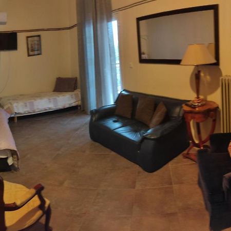 Near Airportand Metropolitan Penelopi Cozy Home Артеміда Екстер'єр фото