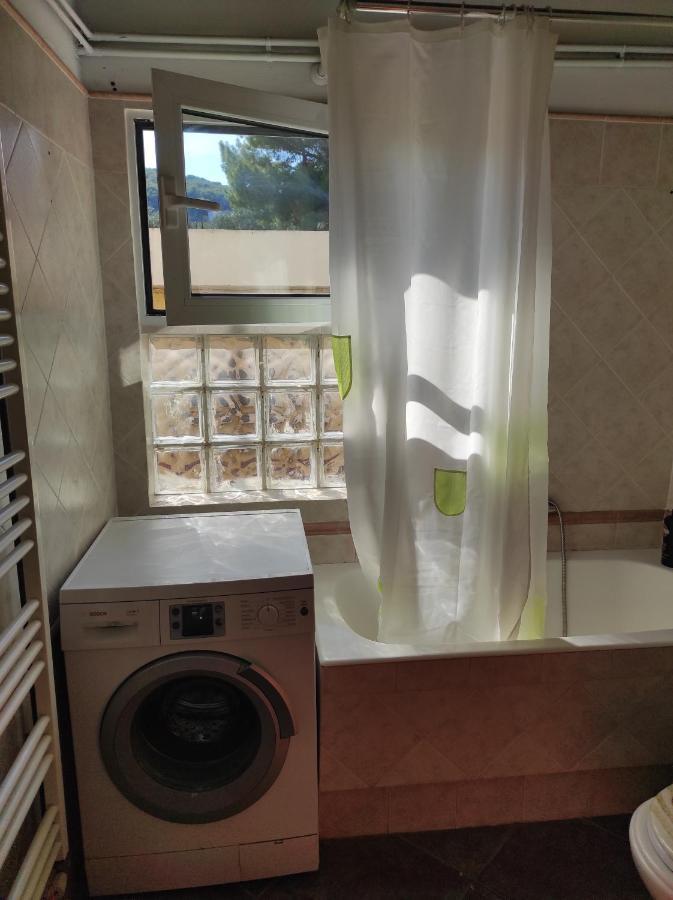 Near Airportand Metropolitan Penelopi Cozy Home Артеміда Екстер'єр фото