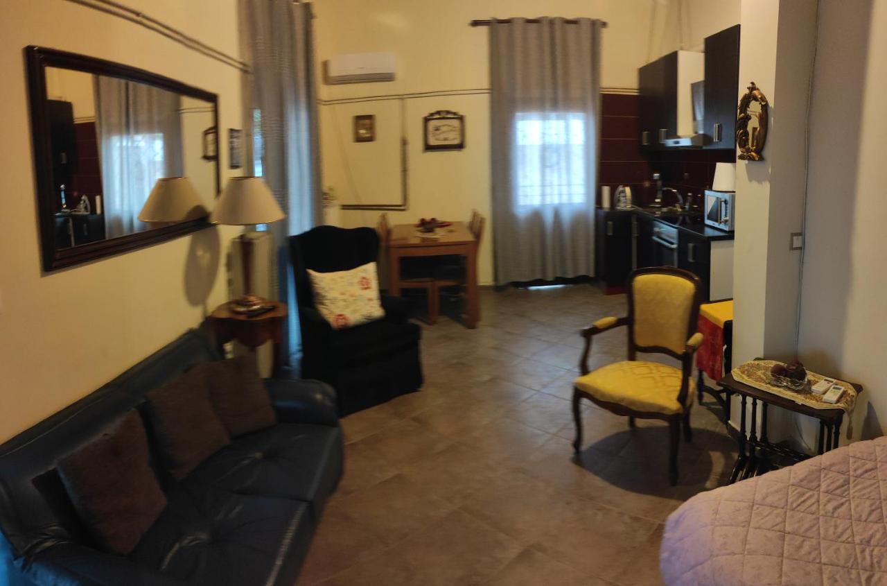 Near Airportand Metropolitan Penelopi Cozy Home Артеміда Екстер'єр фото