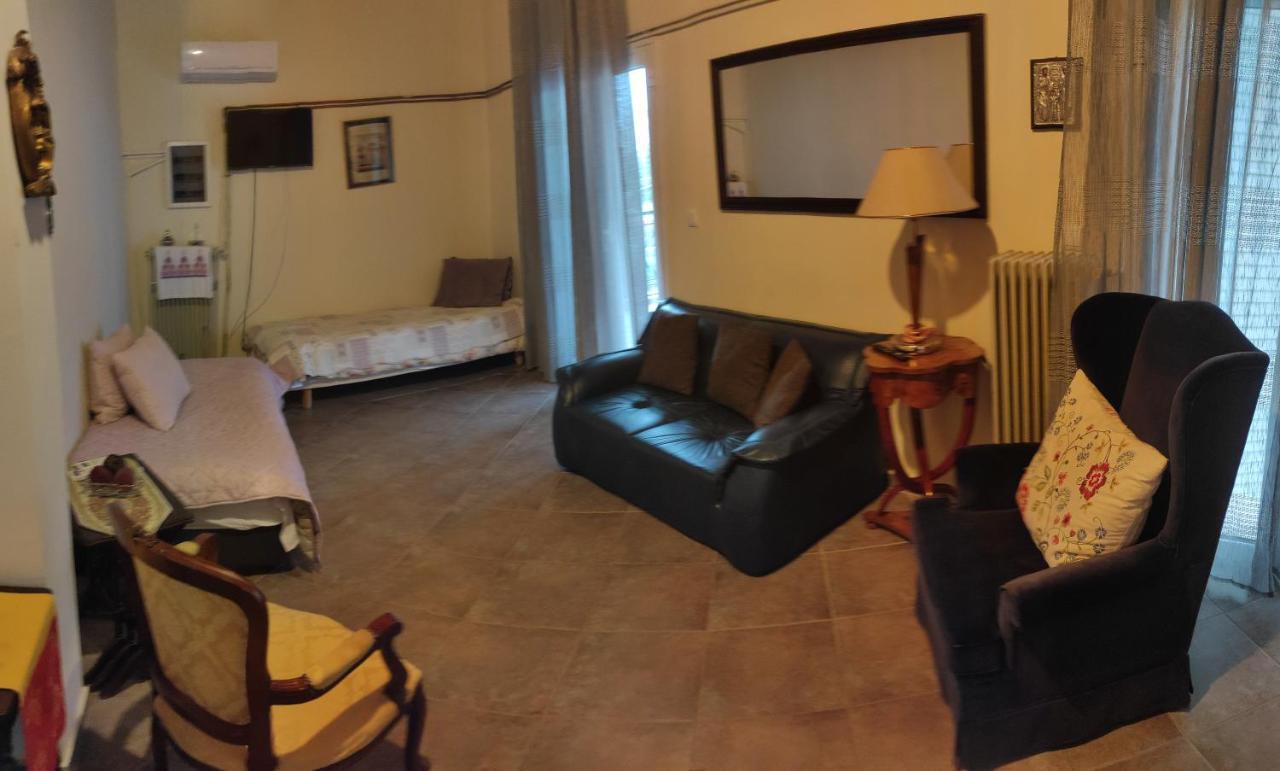 Near Airportand Metropolitan Penelopi Cozy Home Артеміда Екстер'єр фото